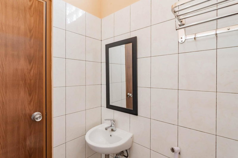 Shofy Guest House Mitra RedDoorz, Bandung, Indonesia