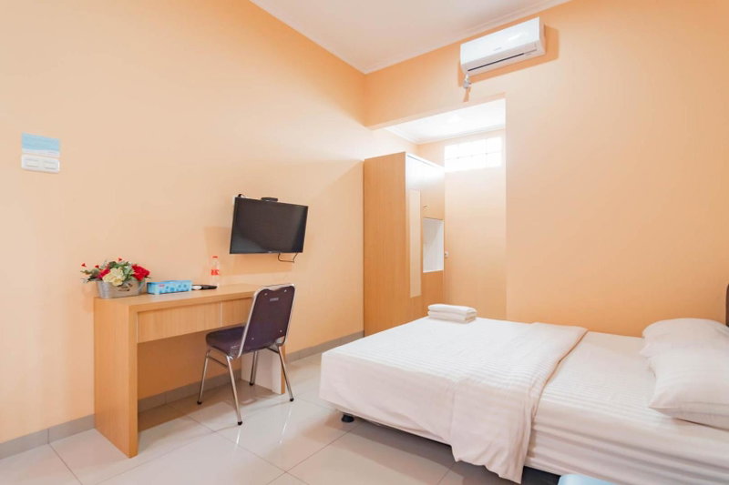 Shofy Guest House Mitra RedDoorz, Bandung, Indonesia