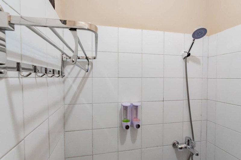 Shofy Guest House Mitra RedDoorz, Bandung, Indonesia