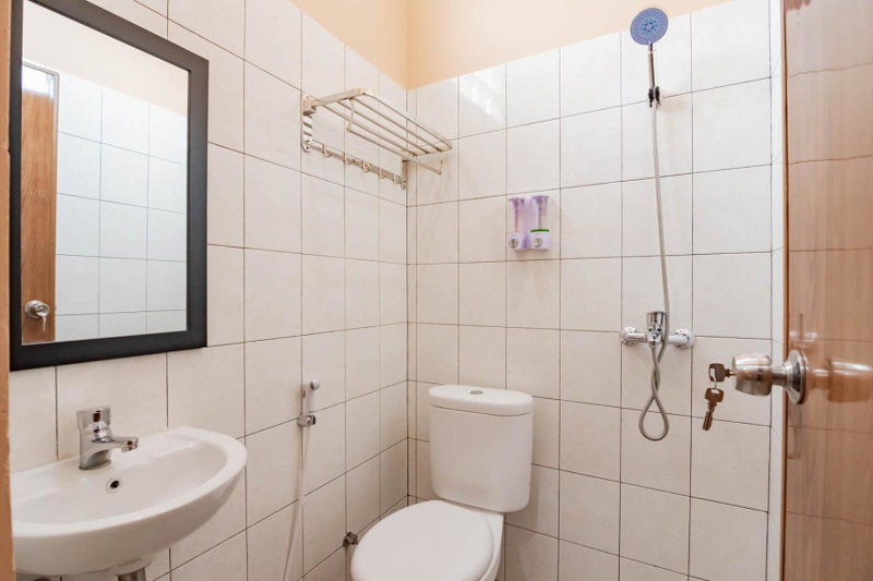Shofy Guest House Mitra RedDoorz, Bandung, Indonesia