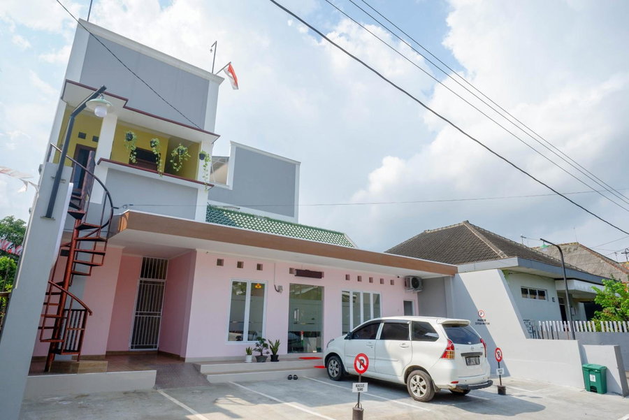 RedDoorz near Rita Supermall Purwokerto 2, Purwokerto, Indonesia