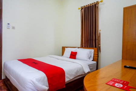 RedDoorz near Rita Supermall Purwokerto 2, Purwokerto, Indonesia