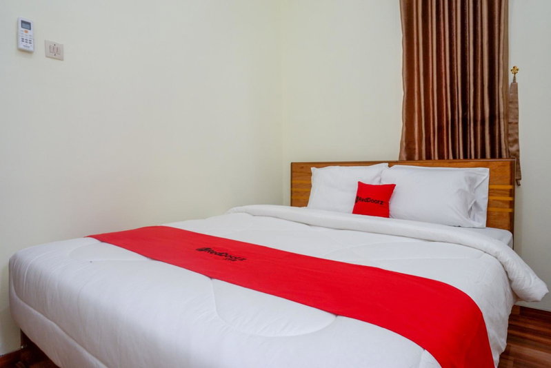 RedDoorz near Rita Supermall Purwokerto 2, Purwokerto, Indonesia