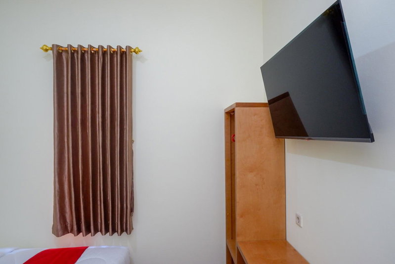 RedDoorz near Rita Supermall Purwokerto 2, Purwokerto, Indonesia
