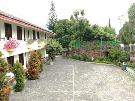 Urbanview Hotel Grand Palem near Alun Alun Batu, Songgoriti, Indonesia