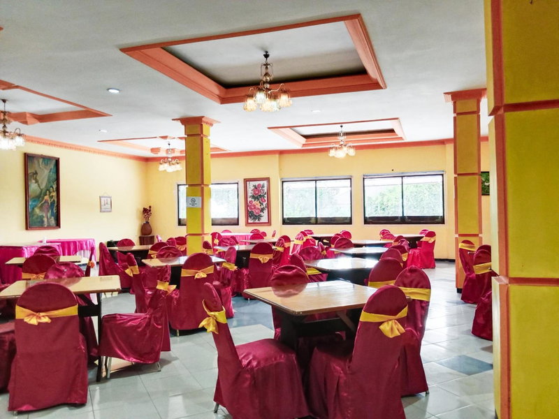 Urbanview Hotel Grand Palem near Alun Alun Batu, Songgoriti, Indonesia
