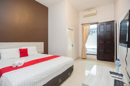 RedDoorz Syariah near Taman Air Mancur Bogor, Bogor, Indonesia