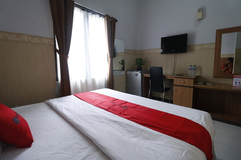 RedDoorz Plus near Undip Tembalang, Semarang, Indonesia