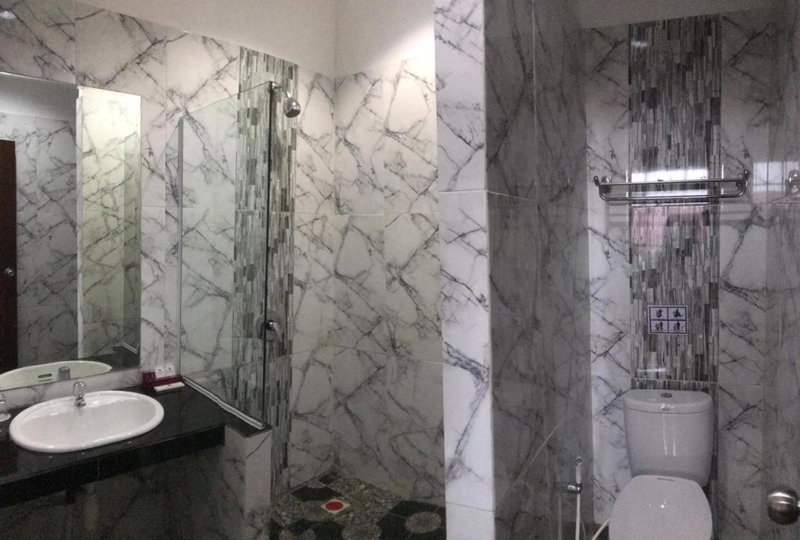 Hotel Harmony In & Karaoke, Pontianak, Indonesia
