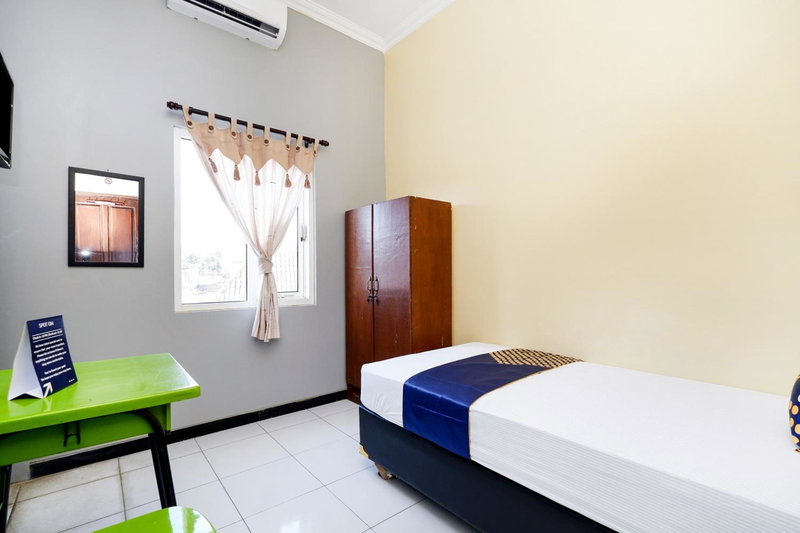 Hotel O Solo Point Guest House Syariah, Solo, Indonesia