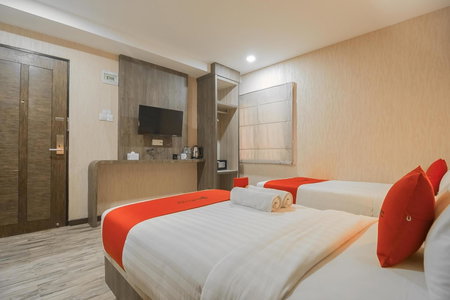 RedDoorz Plus at Paragon Nagoya Hotel Batam, Nagoya, Indonesia