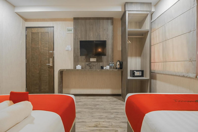 RedDoorz Plus at Paragon Nagoya Hotel Batam, Nagoya, Indonesia