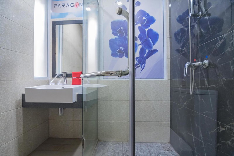 RedDoorz Plus at Paragon Nagoya Hotel Batam, Nagoya, Indonesia