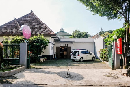 Super OYO 353 Loesje Guest House Syariah, Malang, Indonesia