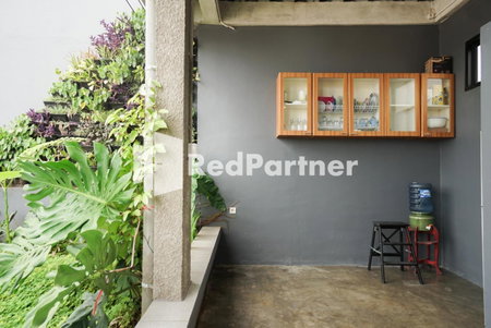 Tomang Gelong Guest House Syariah Mitra RedDoorz, Jakarta, Indonesia