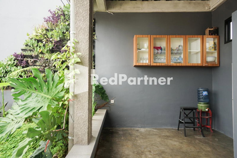 Tomang Gelong Guest House Syariah Mitra RedDoorz, Jakarta, Indonesia
