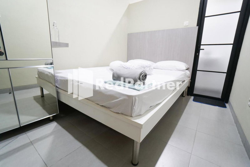 Tomang Gelong Guest House Syariah Mitra RedDoorz, Jakarta, Indonesia