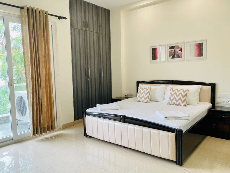 BluO 1BHK - DLF CyberCity, MG Road - Balcony, Lift, Gurgaon, India