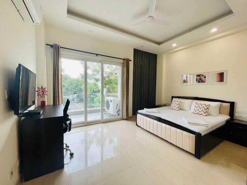BluO 1BHK - DLF CyberCity, MG Road - Balcony, Lift, Gurgaon, India