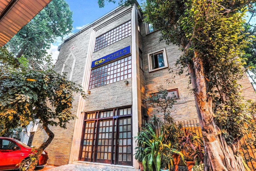 Via Hemkunt Mansion - Nr Noida Sector-15 Metro, Noida, India