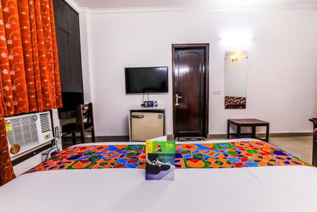 Via Hemkunt Mansion - Nr Noida Sector-15 Metro, Noida, India