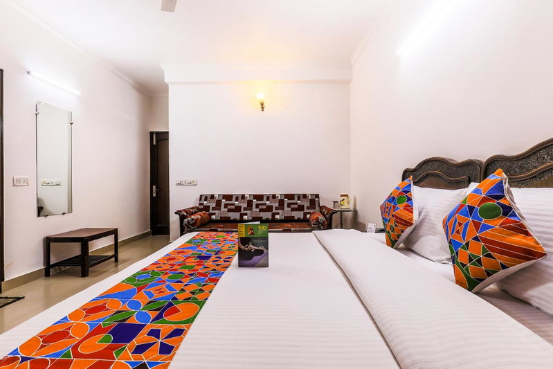 Via Hemkunt Mansion - Nr Noida Sector-15 Metro, Noida, India