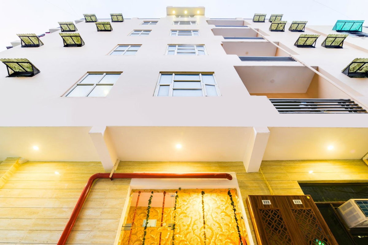 Hotel · Hotel Fabulous - Delhi International Airport, New Delhi