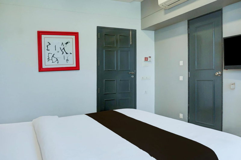 Super Townhouse Balewadi High Street, Pune, India