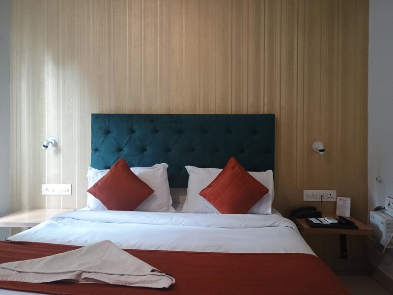 Super Townhouse Oak Arvindo Park Indira Nagar Formerly Rama Inn, Vibhuti Khand, India