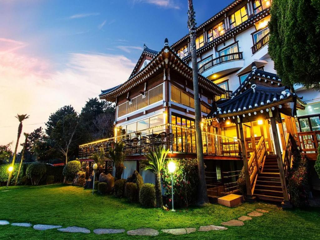 Hallagung, South Korea