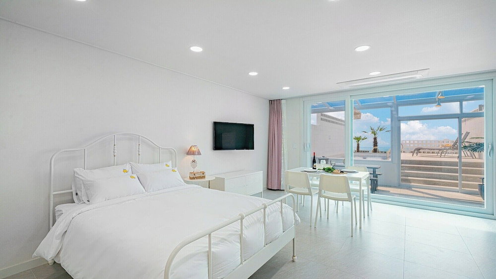 Hotel · Uni’s Ocean Pool Villa, Pohang