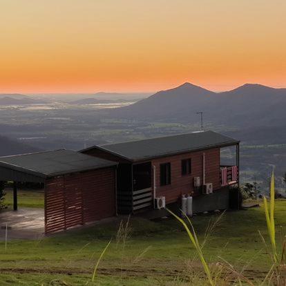 Mountain Edge Escape, Australia