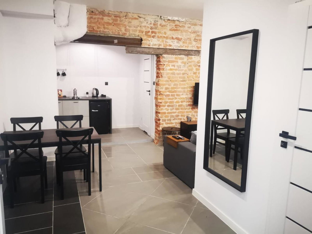Hotel · Apartamenty LENA 4, Racibórz