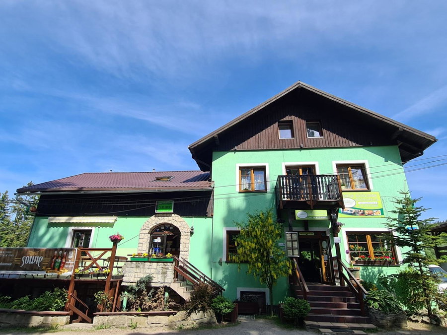 Zajazd Karłów, Karłów, Poland