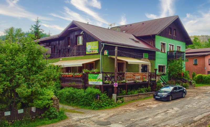 Zajazd Karłów, Karłów, Poland