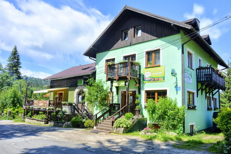 Zajazd Karłów, Karłów, Poland