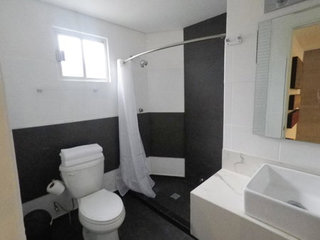 Casa moderna equipada como hotel Habitacion 3 - baño afuera de la habitación, Monterrey, Mexico
