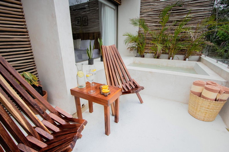 Spacious 2BR apt · Wide balcony w/tub & Yoga deck, Tulum, Mexico