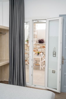Katerina Roza Studios - Heartfelt Hospitality in the City, Naxos Chora, Greece