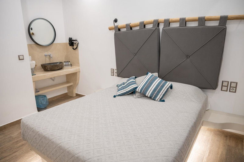 Katerina Roza Studios - Heartfelt Hospitality in the City, Naxos Chora, Greece