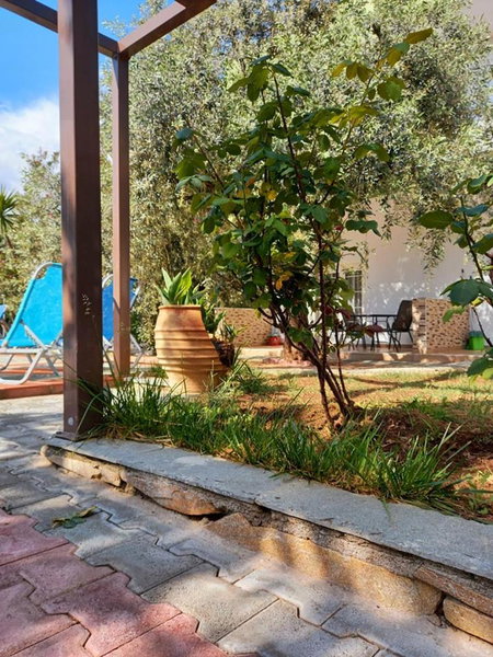 Villa Iatrou, Potos, Greece
