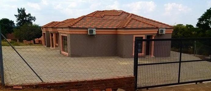 Hotel · Tshukudu e Ntsho, Mogwase