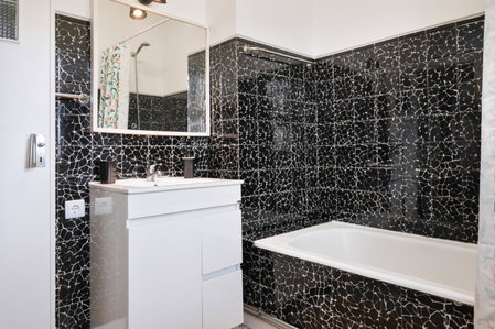 ! Luminous 2BR Top Floor ! Praça da República, Porto, Portugal