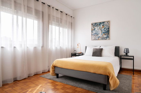 ! Luminous 2BR Top Floor ! Praça da República, Porto, Portugal
