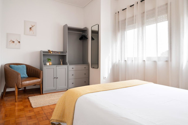 ! Luminous 2BR Top Floor ! Praça da República, Porto, Portugal
