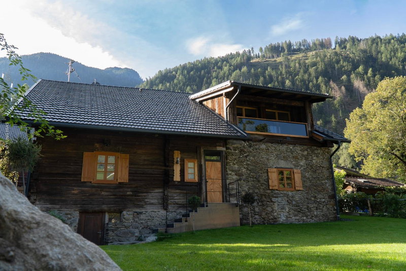 Chalet Schmelz Huette mit Sauna und Garten, Flattach, Austria