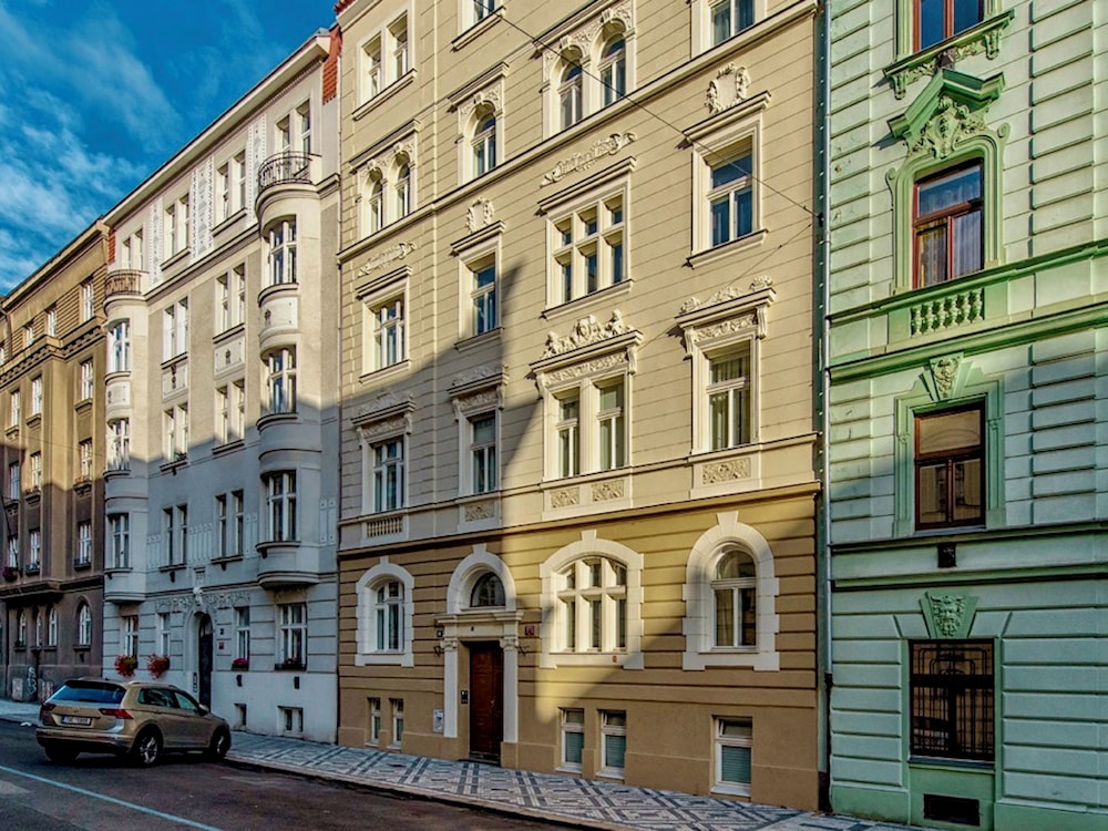 Hotel · Residence Dobrovskeho 30, Prague