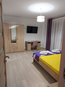 Bya Brown, Valea Lupului, Romania