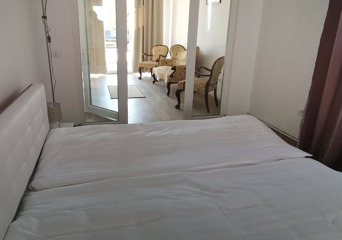 Hotel · Neferprod Apartments - IS - CAM 08, Timişoara