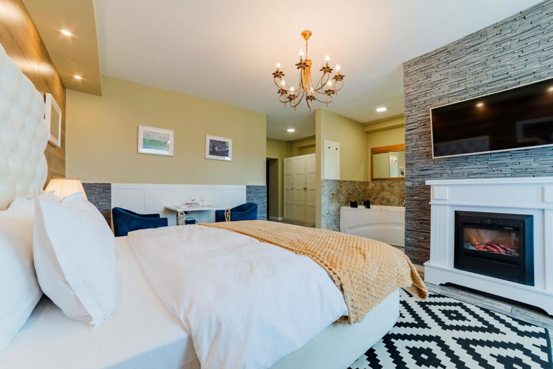 Romantic Jacuzzi Chic Apartment, Sinaia, Romania
